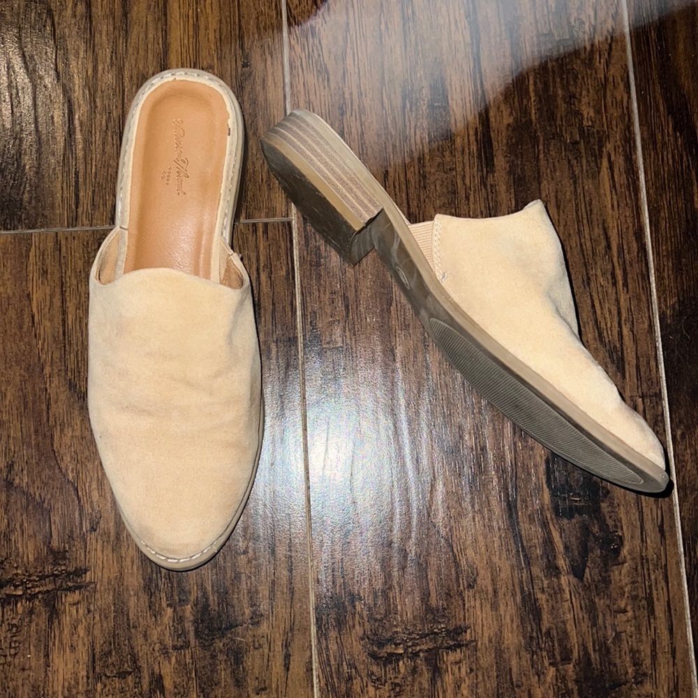 Universal Thread Mule Size 7